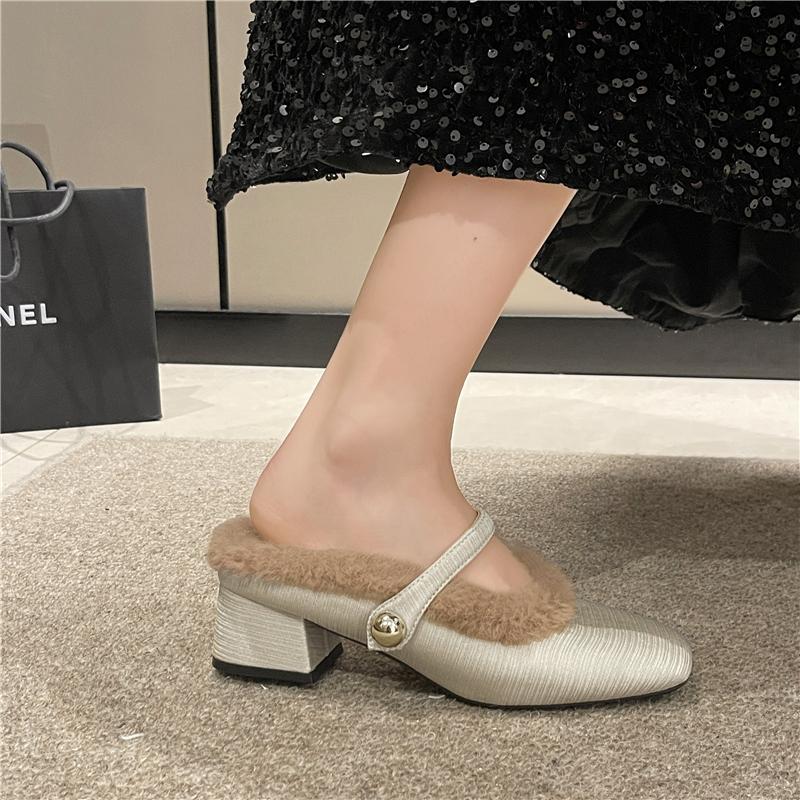 Fashion The 2025 new winter woolen shoes for women's outerwear, featuring a square-toed, thick-heeled, elegant French flip-top style