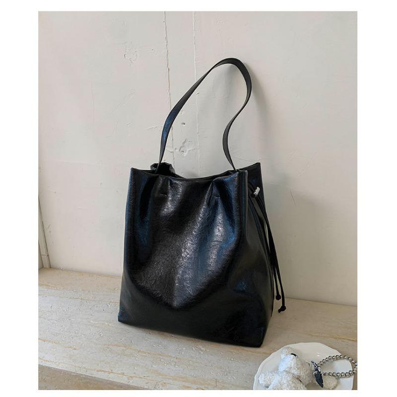 

Niche retro tote bucket bag women s new high-end sense work commute casual shoulder messenger bag чёрный