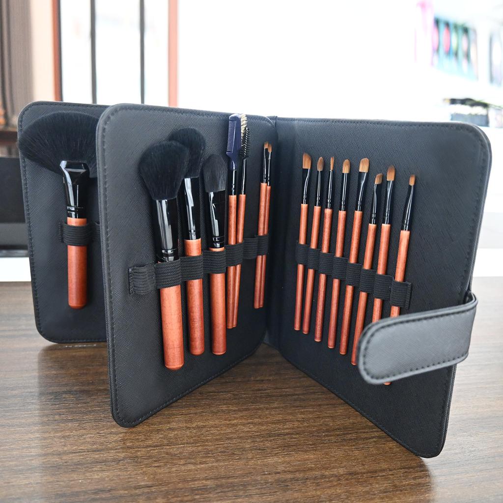 Um conjunto completo de 26 pincéis de maquiagem de pelo de animal, conjunto de maquiador profissional, pincel de contorno, pincel de sombra, pincel de beleza