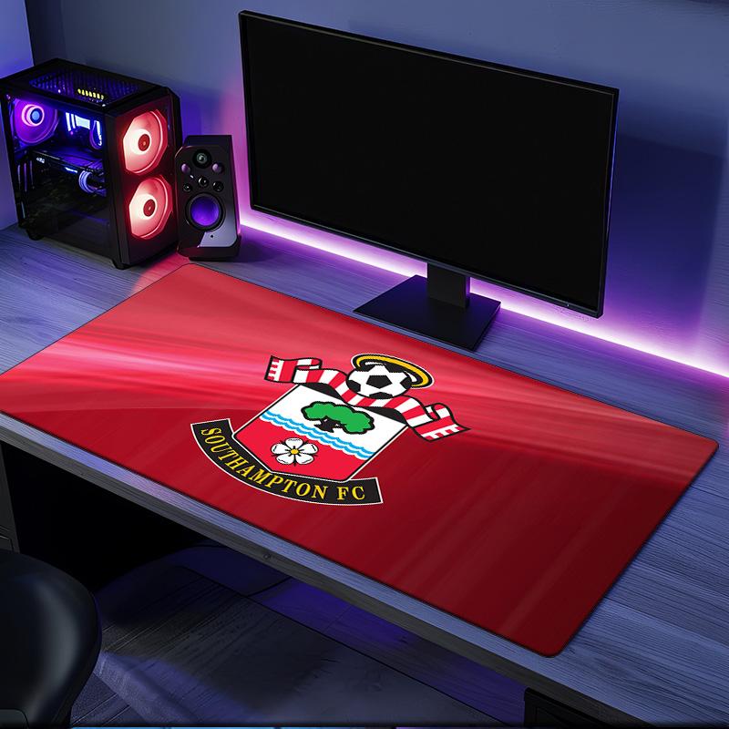 Southampton Football Crest mouse pad, rubber base, esports desk mat, mouse pad for gamers and office use, gaming desk , easy to clean mat