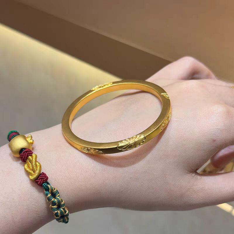 Gold Daisy Chased Bracelet & Ring Set: Elegant Women's Light Luxury Jewelry