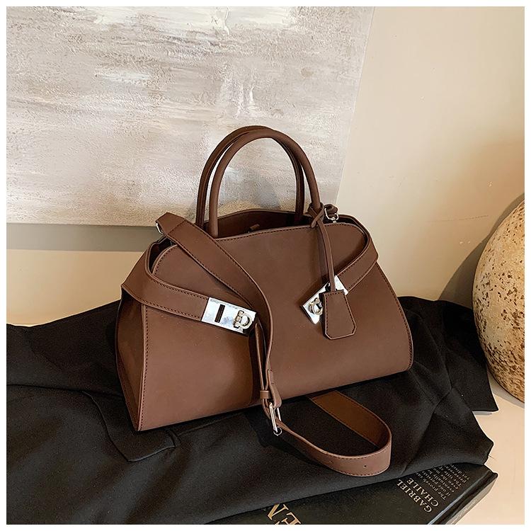 

Retro-Inspired Luxury Handbag - Versatile Large Capacity Shoulder & Crossbody Bag for Women кофейный