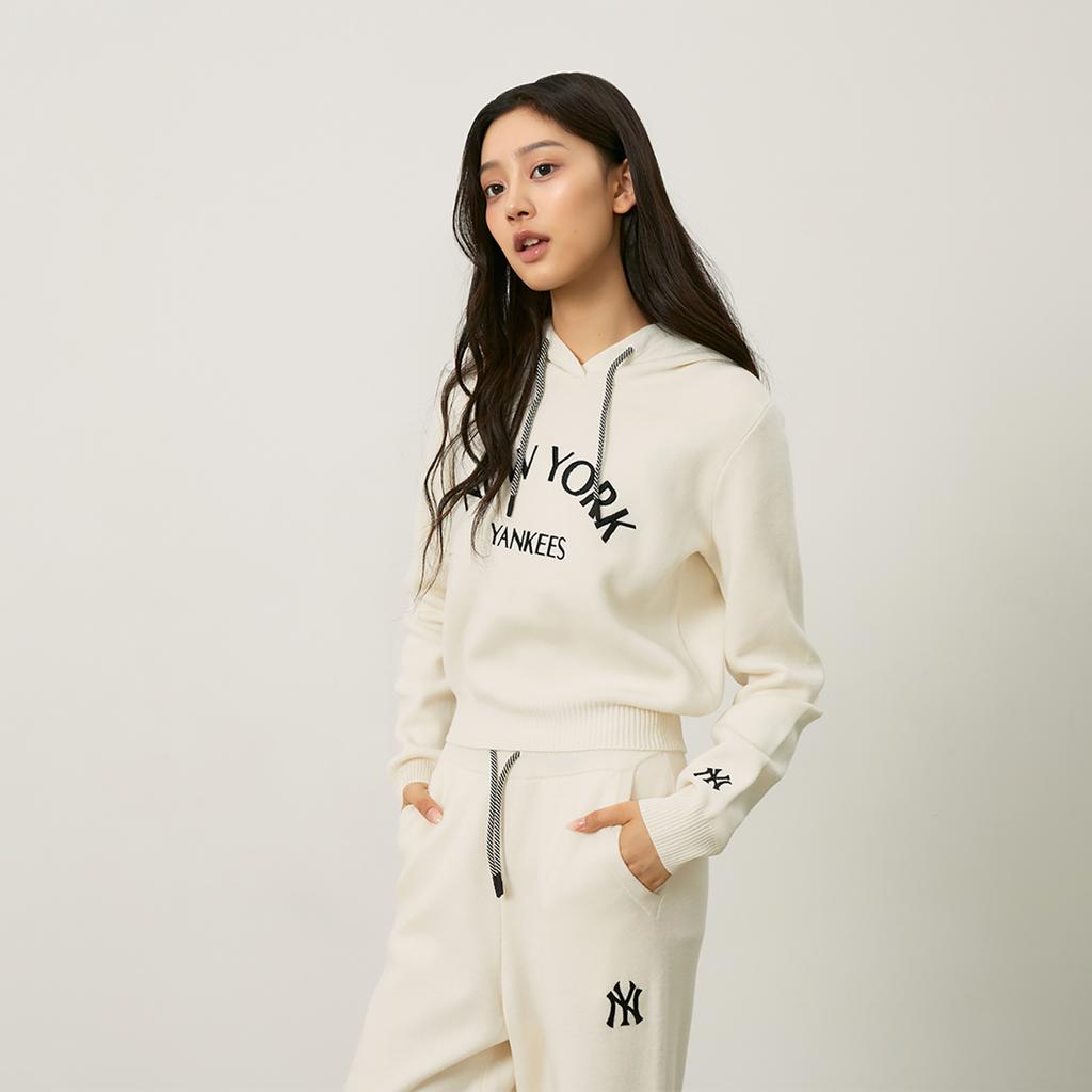 New MLB Preppy Style Collection New York Yankees 24FW Knitwear Knitted Fabric Cardigans Women's Cream 3FKPV0144-50CRS