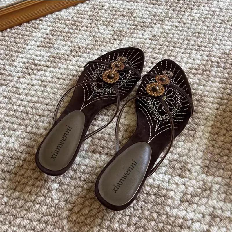 Summer New Women's Slippers Pearl Embroidered Stiletto Heels Flip Flops Wearing Low Heels Vintage Embroidered Female Sandals