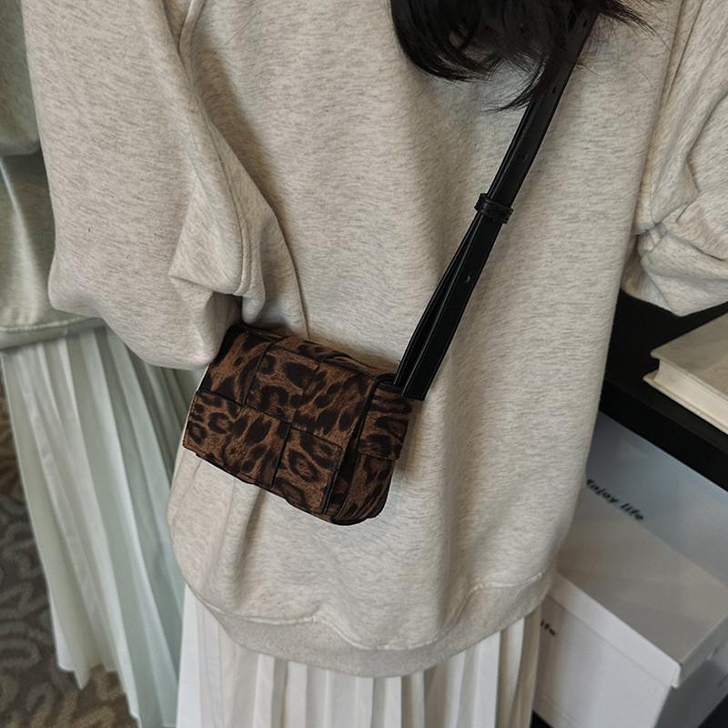 Vintage Inspired Lightweight Mini Crossbody Bag For Trendy Street Style Fashion