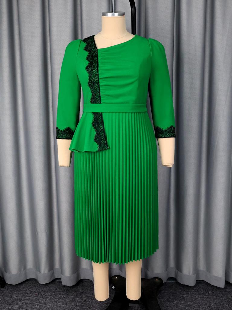 Plus Size Women's Color Block Lace Dress, Cinched Waist, Elegant Pleated Design, Three-Quarter Sleeves - Perfect for Banquets and Parties.