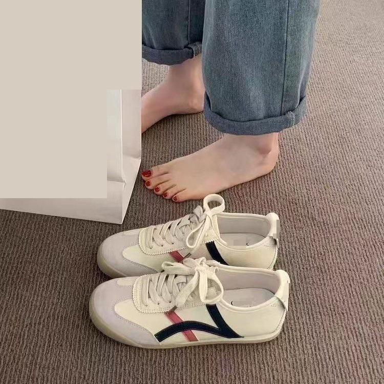 Versatile breathable low-top German training shoes women's 2025 autumn new retro soft-soled flat-bottomed casual sports board shoes