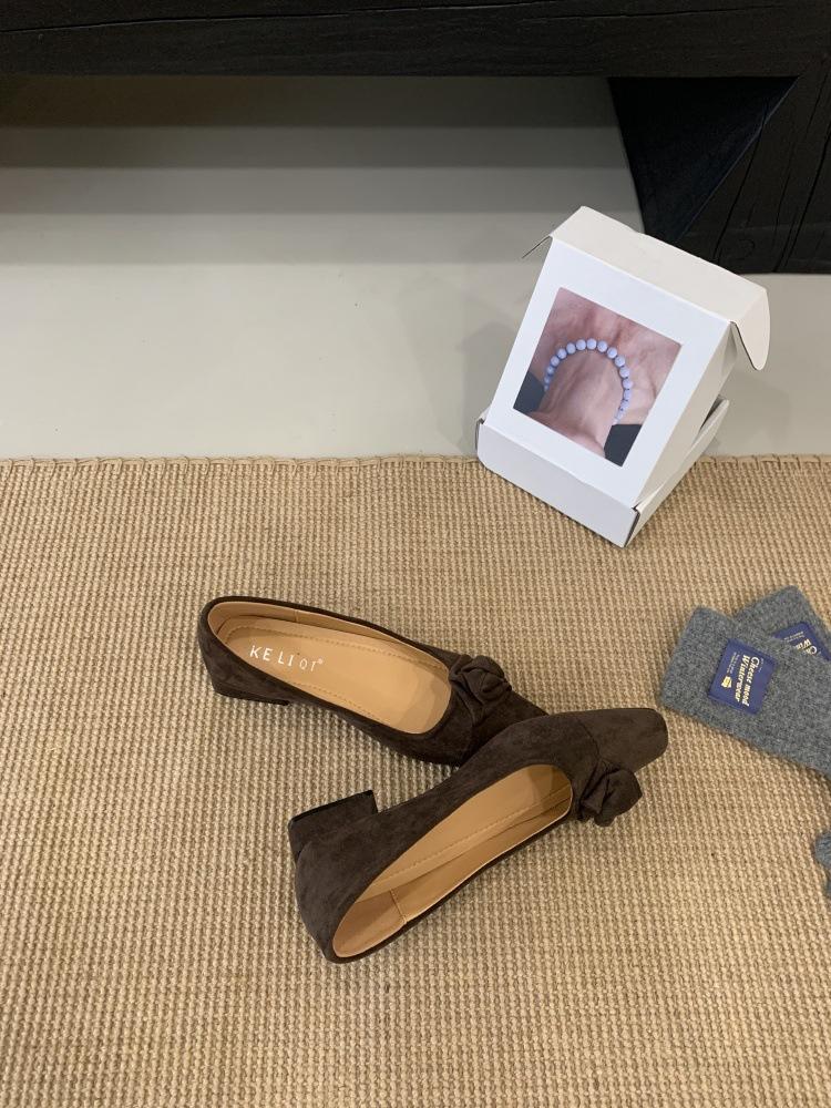 

French elegant flower square head shallow mouth single shoes women s 2025 new low-heeled commuting grandma shoes versatile ladyshoes 39