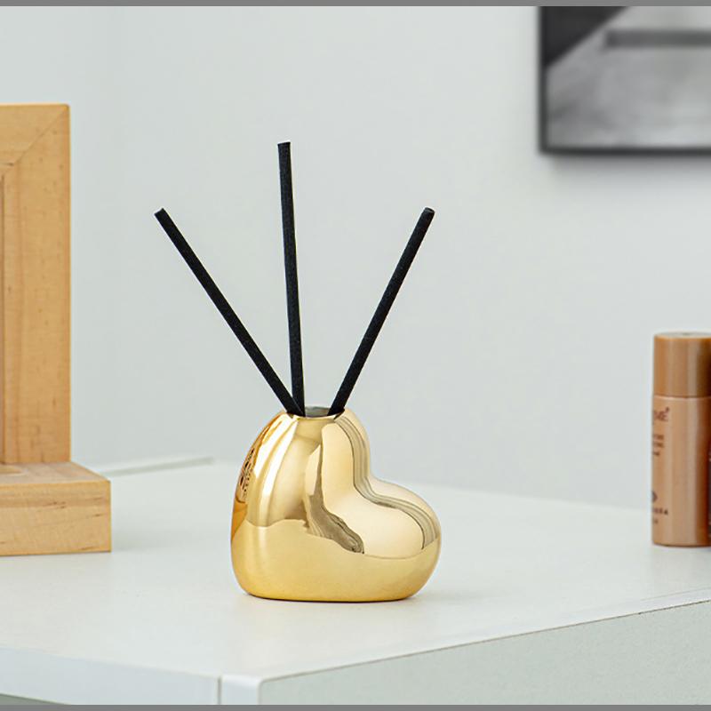 Two-piece Set of Gold Ceramic Aroma Bottles Heart-shaped Diffuser Bottle Ceramic Diffuser Container for Bedroom and Office Decor