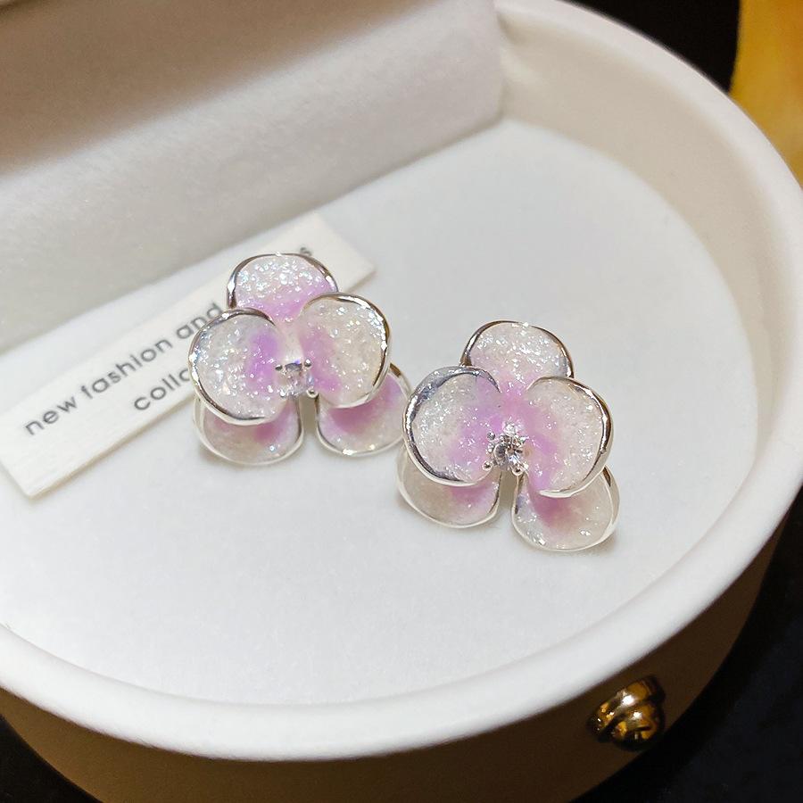 Seaside vacation wind gradual change oil painting wind petal stud earrings small fresh sweet earrings light luxury niche high sense earrings