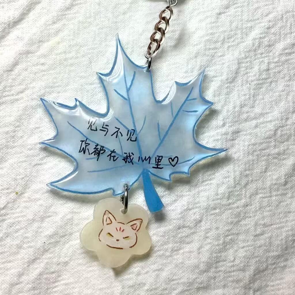 Ключница-подвеска «Лист клена сикомора синий» со словами исцеления – Продуманный подарок для друзей