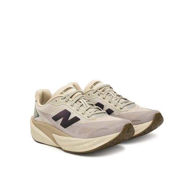 Беговые кроссовки New Balance FuelCell Rebel v5