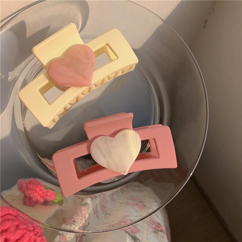 Sweet pink, white peach heart grab clip, hairpin, small and fresh, new in summer 2025, lots of hair, shark clip.