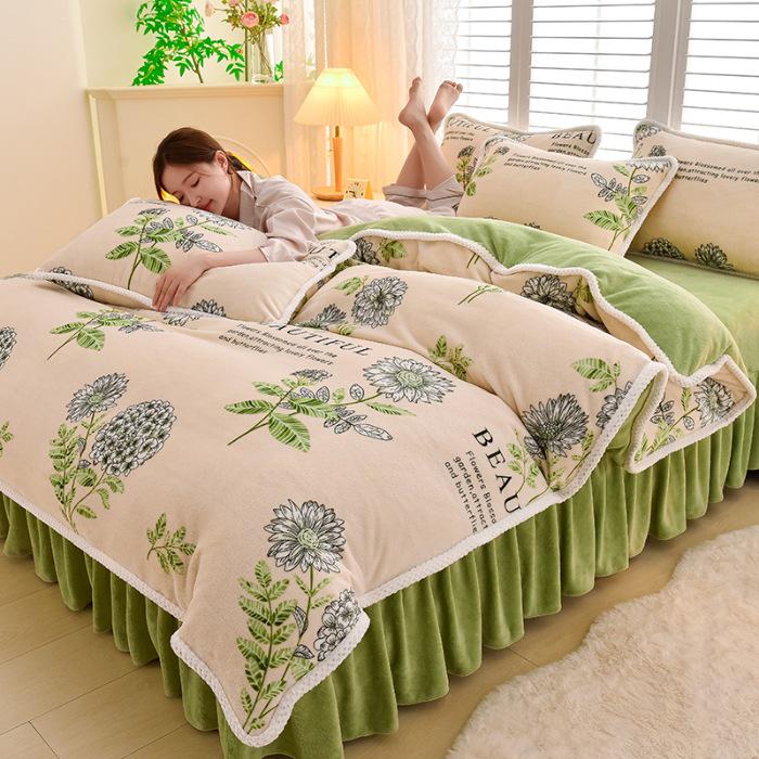 Winter Print Flannel Bed Set: Milk Velvet Duvet Cover & Sheet, Four Pieces