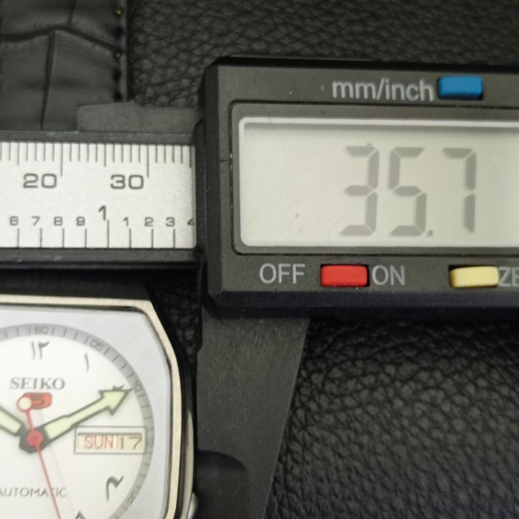 JAPAN VINTAGE SEIKO 5 AUTOMATIC 7019A MENS ARABIC WHITE DIAL WATCH A702441-5