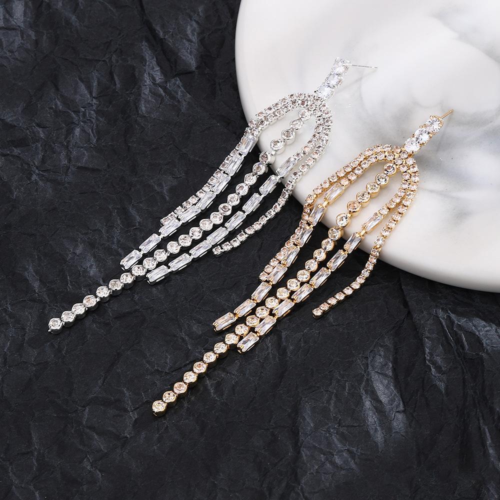 Diamond-Set Fringed Earrings, Chaebol Thousand Gold Flash Diamond Long Stud Earrings, Street Shooting Catwalk Geometric Claw Chain Earrings, Women'S