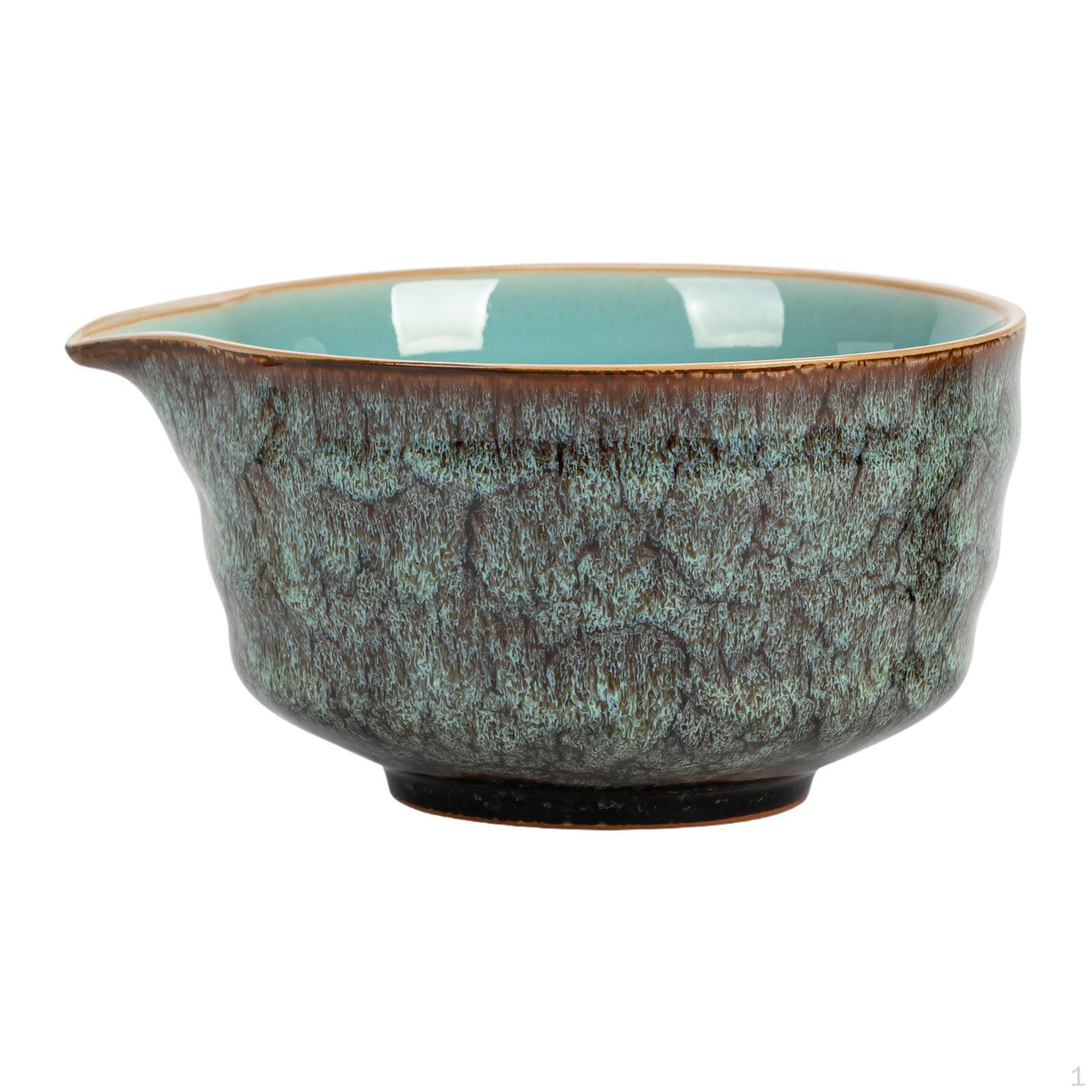 

Керамическая чаша для матча, предназначенная для смешивания, с носиком для переливания из фарфора Ligth Green