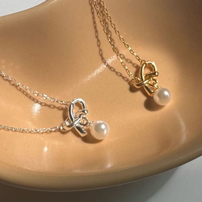 

youngglow silver925 pearl pretzel necklace (2color) Silver