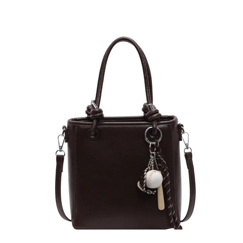 Retro PU axelväska med dragkedja för kvinnor enfärgad mångsidig handväska nischdesign förskjutningshink crossbody moderiktig