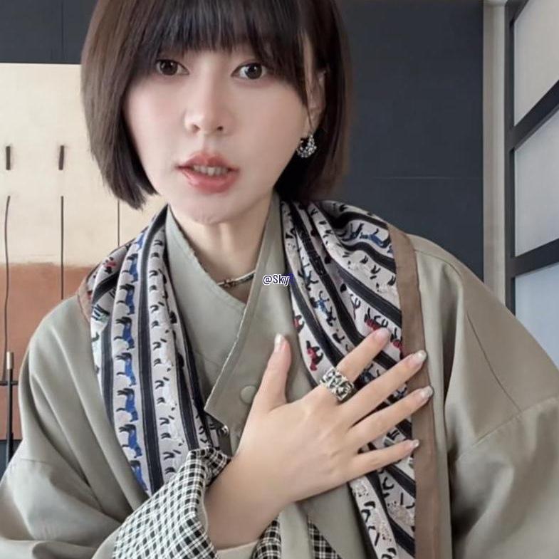 Galloping Horses Retro Silk Scarf Shawl - Feminine Cartoon Square Accessory