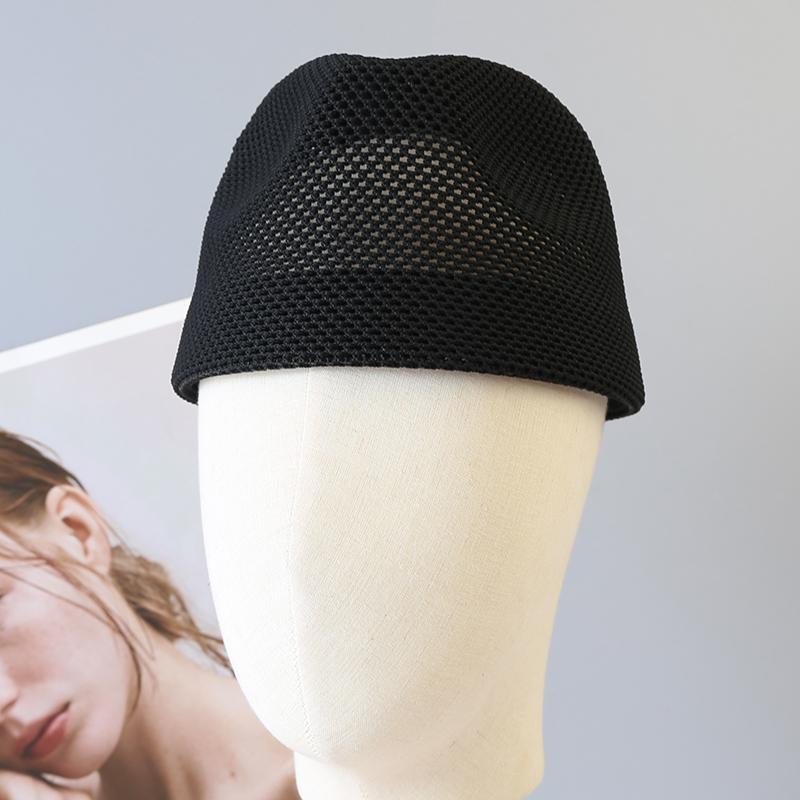 Sommer Atmungsaktiver Netzstrick Fedora Hut Damen Frankreich Mode Designer Sonnenhut Britischer Retro Kastenmützen Hut Ausgestanzte Form Barett Kappen 57cm white