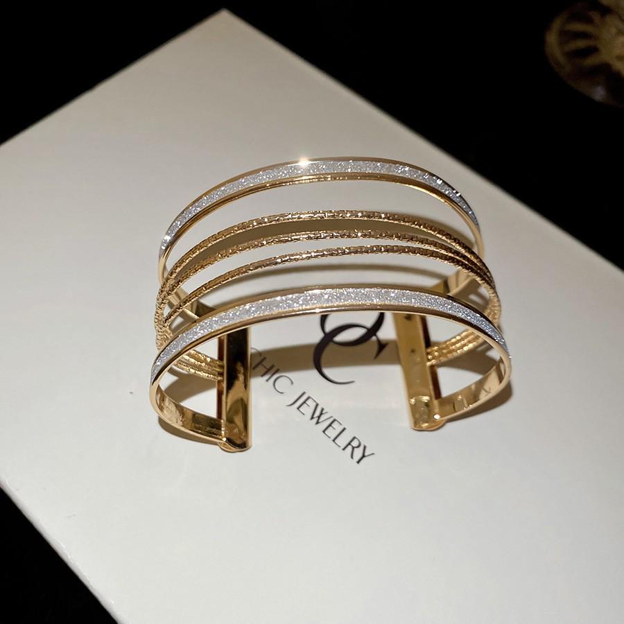 European-American Geometric Metallic Open Bangle: Simple, Versatile, Niche Design Bracelet