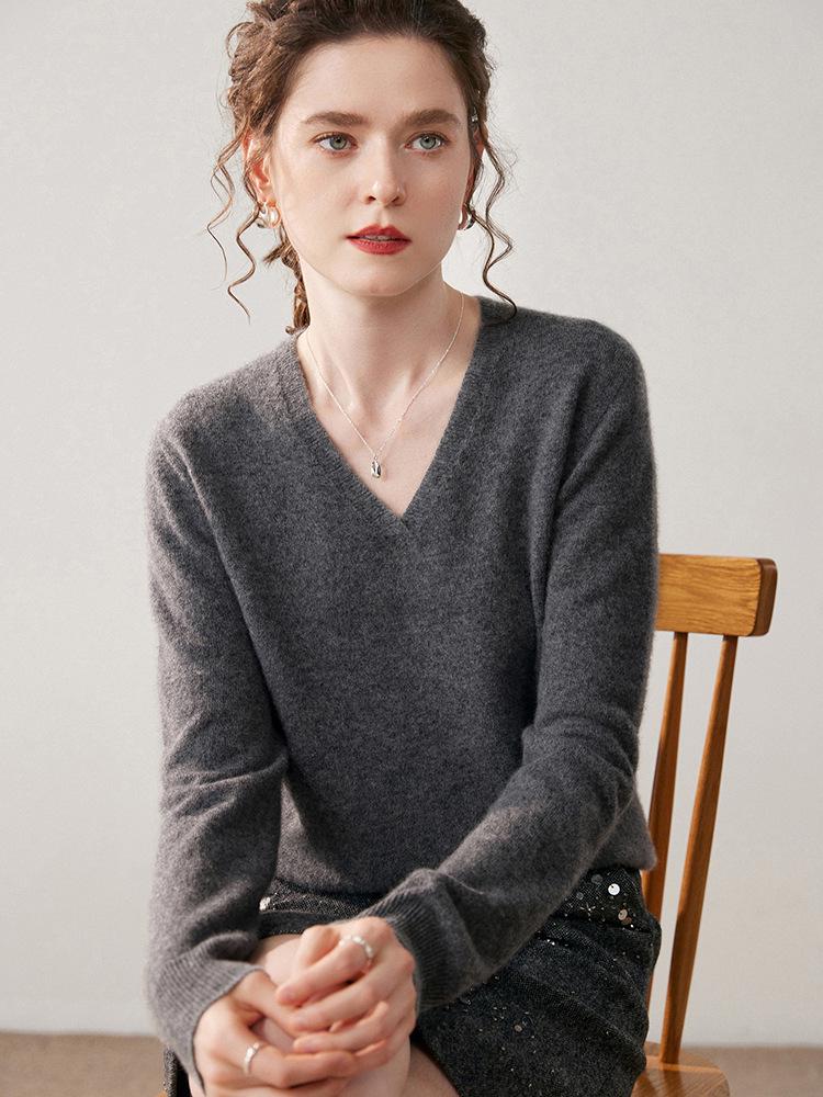 Women's V-Neck Cashmere Knit Sweater - Loose Fit, Long-Sleeve Pullover