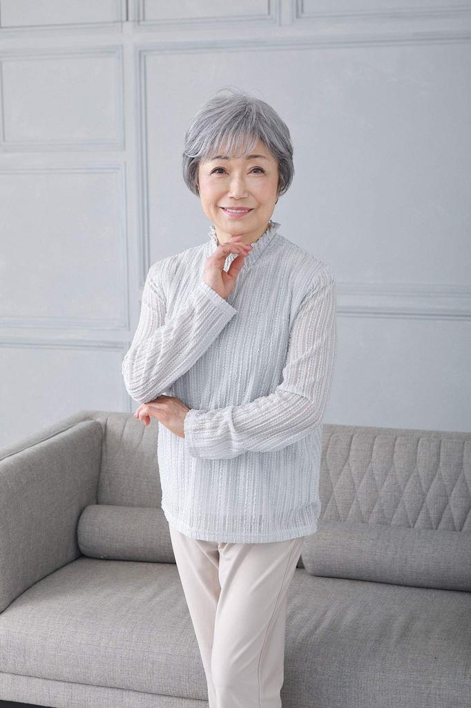 Full wig for ladies, feather curls, half heat resistant dark gray hair