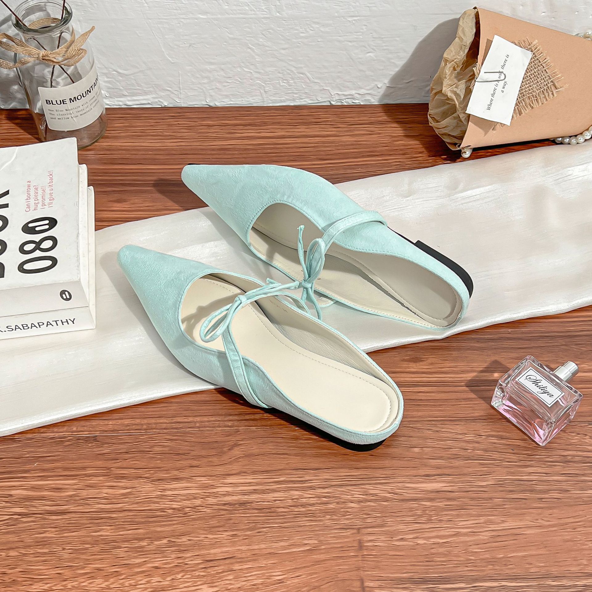 

Осень новая сумка голова крутые тапочки женская мода остроносые мюли женские задник пустой темперамент одинарная обувь с женской обувью 39