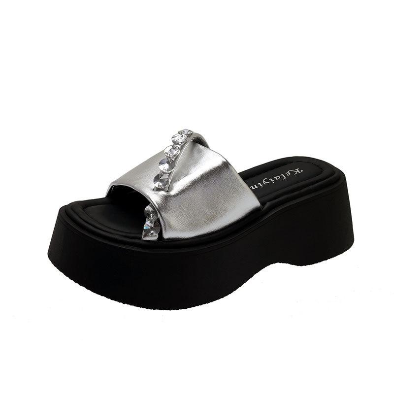 Premium French rhinestone one-word drag women's summer wear 2025 new fashion silver heightened thick-bottomed cool slippers