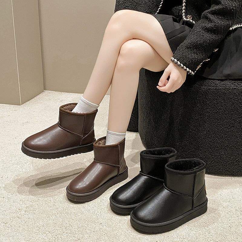 Snow boots for men and women 2025 winter new cotton shoes for women, thickened and piled fur, non-slip integrated waterproof leather surface to keep w