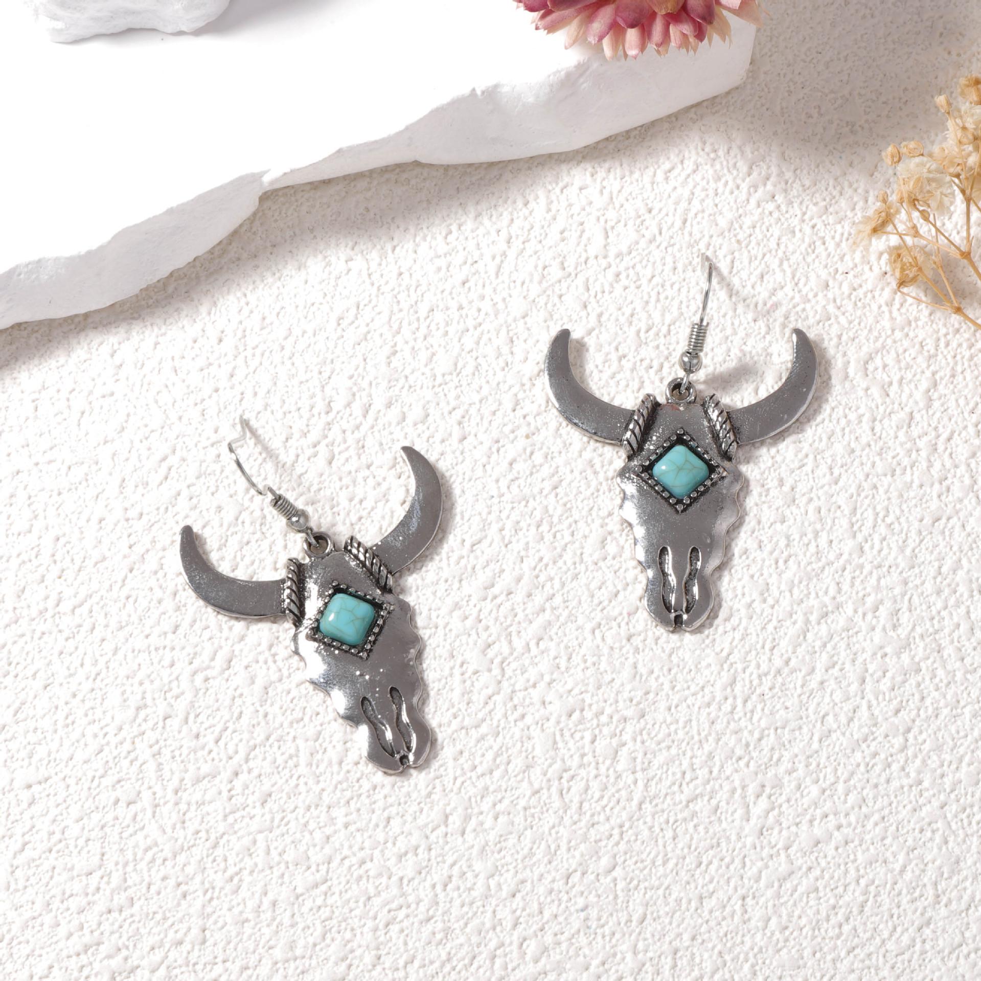 Western cowboy style personality trend inlaid green turquoise bull head ear hook necklace set foreign trade accessories