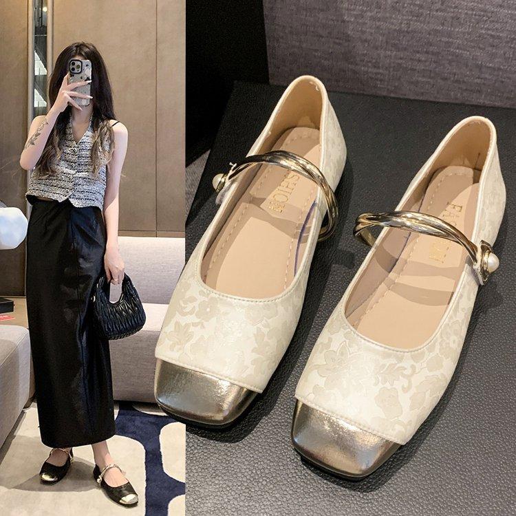 Chinese French Mary Jane shoes 2025 new spring style versatile temperament shallow mouth one word square head beanie shoes