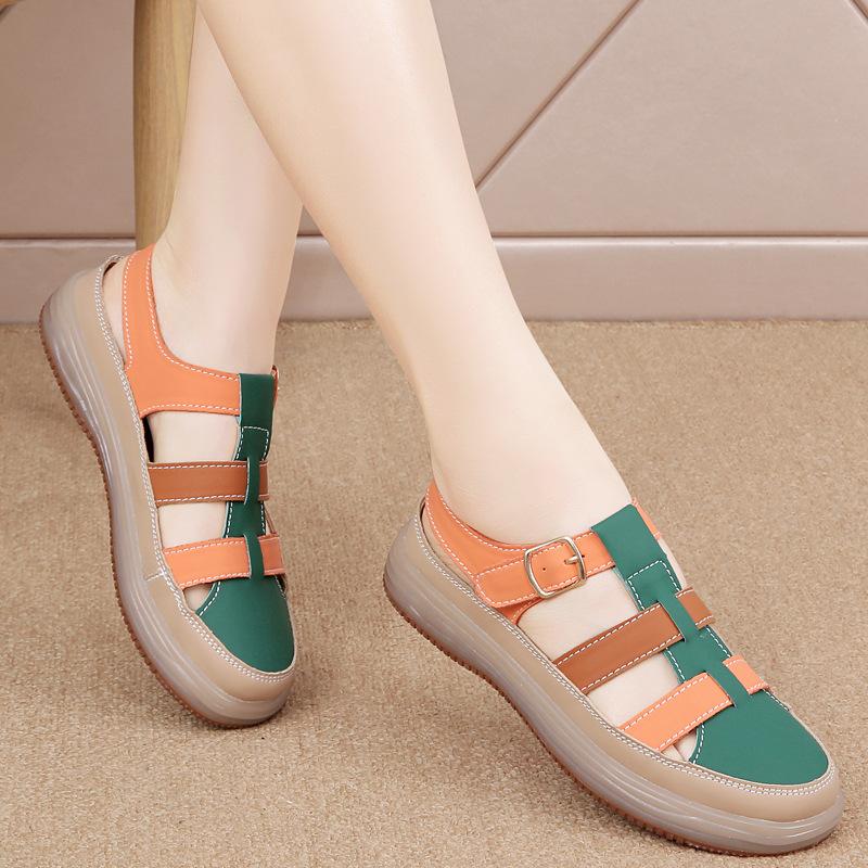 Fashion 2025 Summer new high-quality women's retro hollowed out sandals with soft sole versatile toe cover a popular single shoe