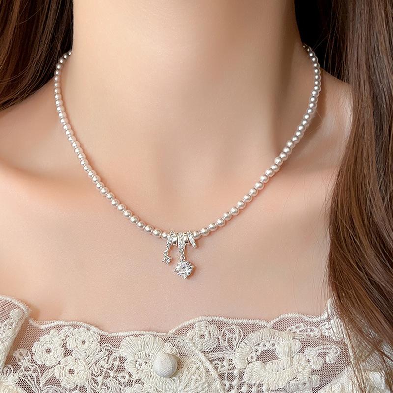 Light Luxury Pearl Choker Necklace Vintage Elegant Womens Necklace Fashion Versatile Crystal Collar Jewelry