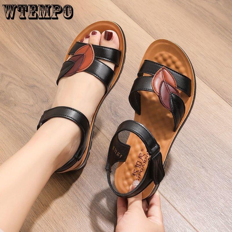 

Жіночі босоніжки Літні нові шкіряні туфлі для мами з м’якою підошвою Взуття для середнього віку на плоскій підошві, що не ковзає, зручна м’яка підошва, прості модні босоніжки | ПУ матеріал 35 чорний