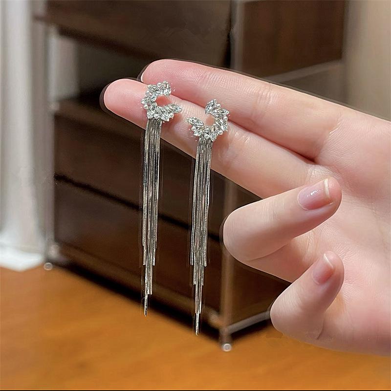 Exquisite French Moon Tassel Earrings: Elegant, Sweet, High-End Studs