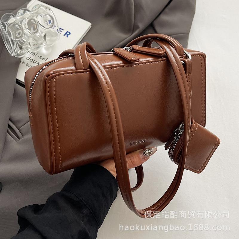 Korean niche underarm bag women's 2025 new trendy retro portable bowling bag simple shoulder commuter bag
