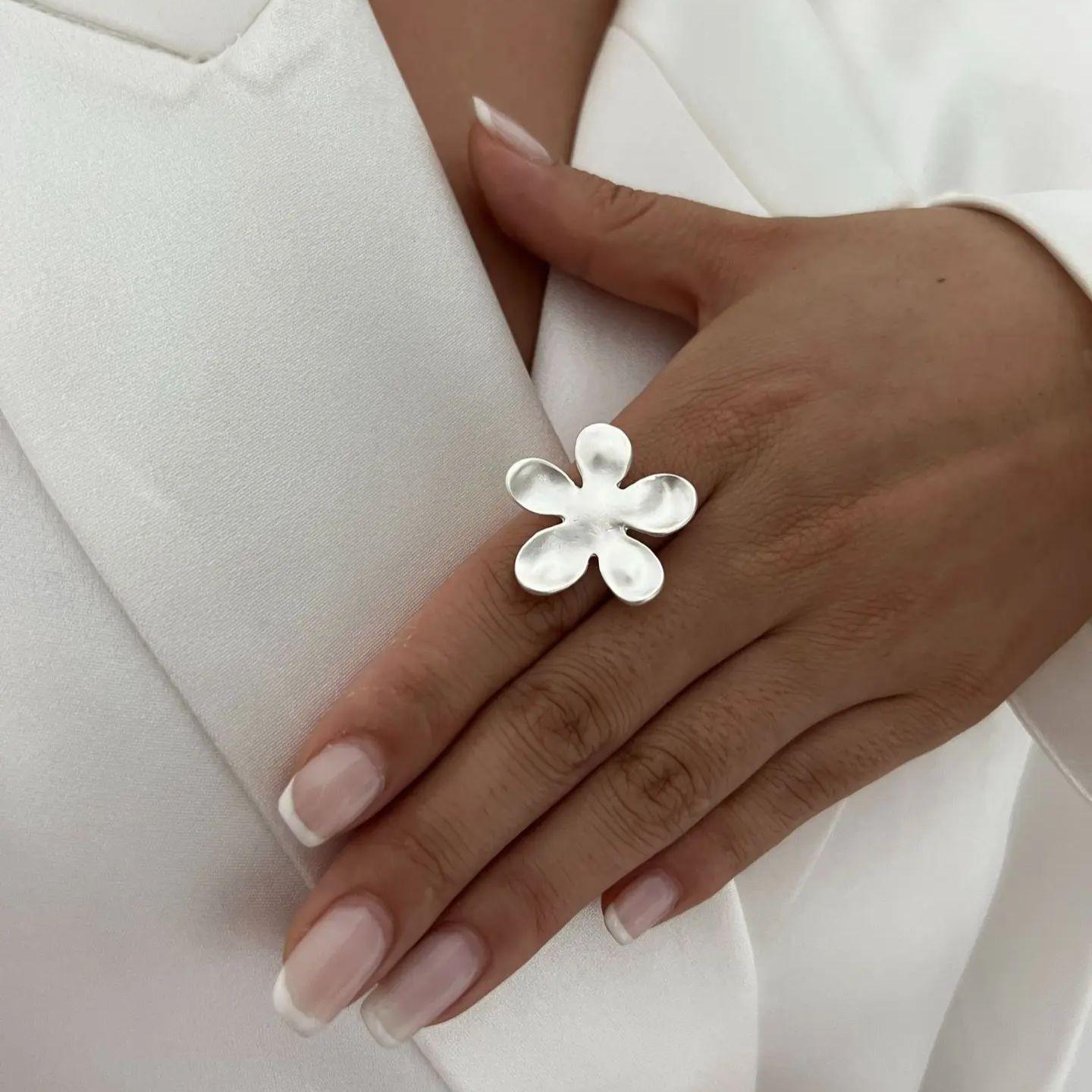 

DIEZI Exaggerated Pearl Geometric Rings For Women Men Girls Gift Punk Fashion Flower Gold Silver Color Knuckle Joint Ring