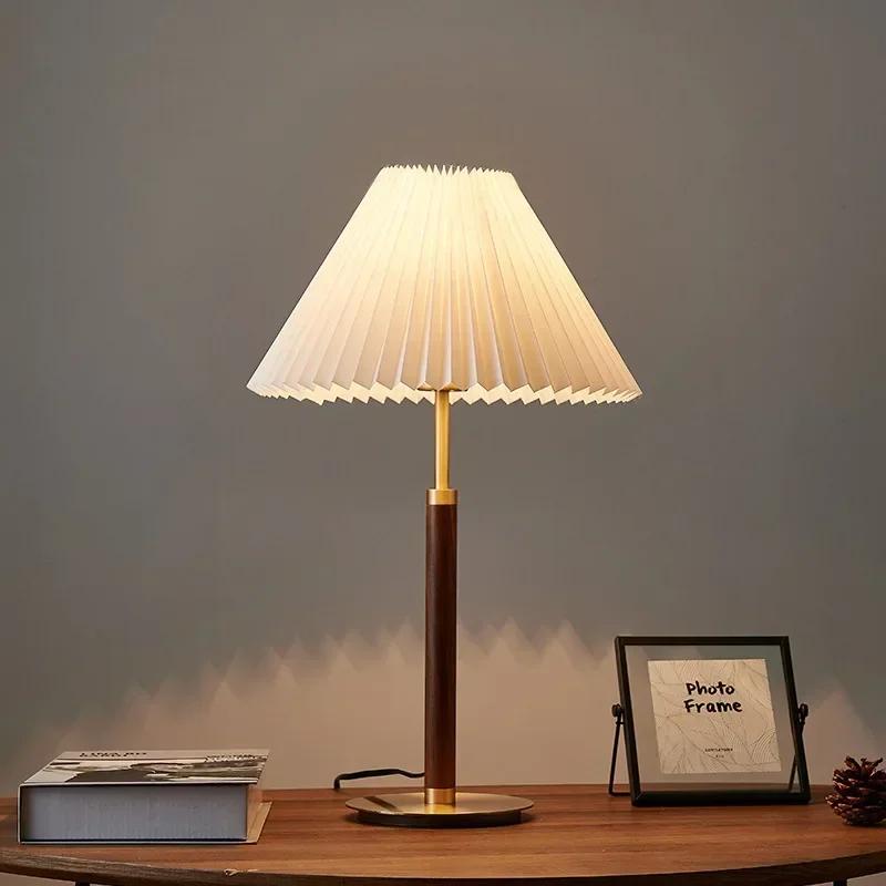 Retro floor lamp Instagram style girl bedroom living room study bedside Nordic light luxury American walnut wood floor lamp