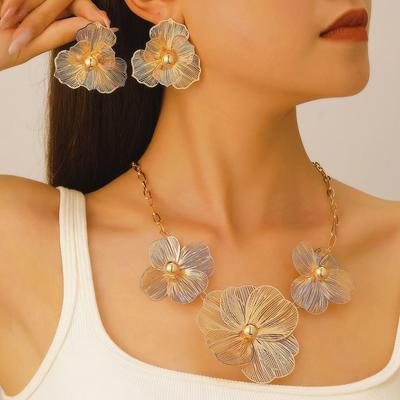 Exquisite Gold Flower Necklace & Dazzling Floral Stud Earrings - High-End Luxury Collection