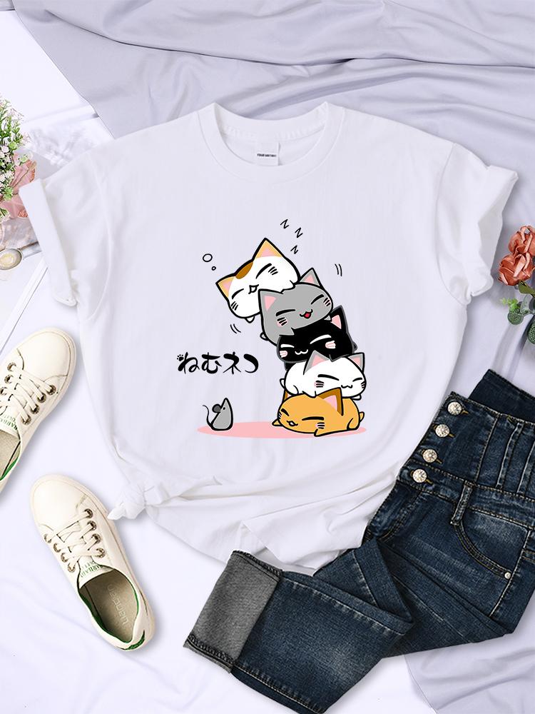Cute Stacked Cats Sleeping Don'T See The Mouse Print Women T-Shirt Comfortable Soft Tops Creativity Fashion Womans Tee Clothing