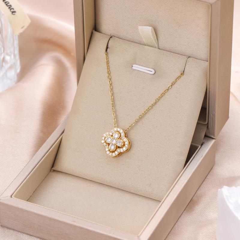 Lucky Four-Leaf Clover Necklace – Women's Titanium Steel, High-End Luxury, Detachable Four-Way Wear Collarbone Chain.