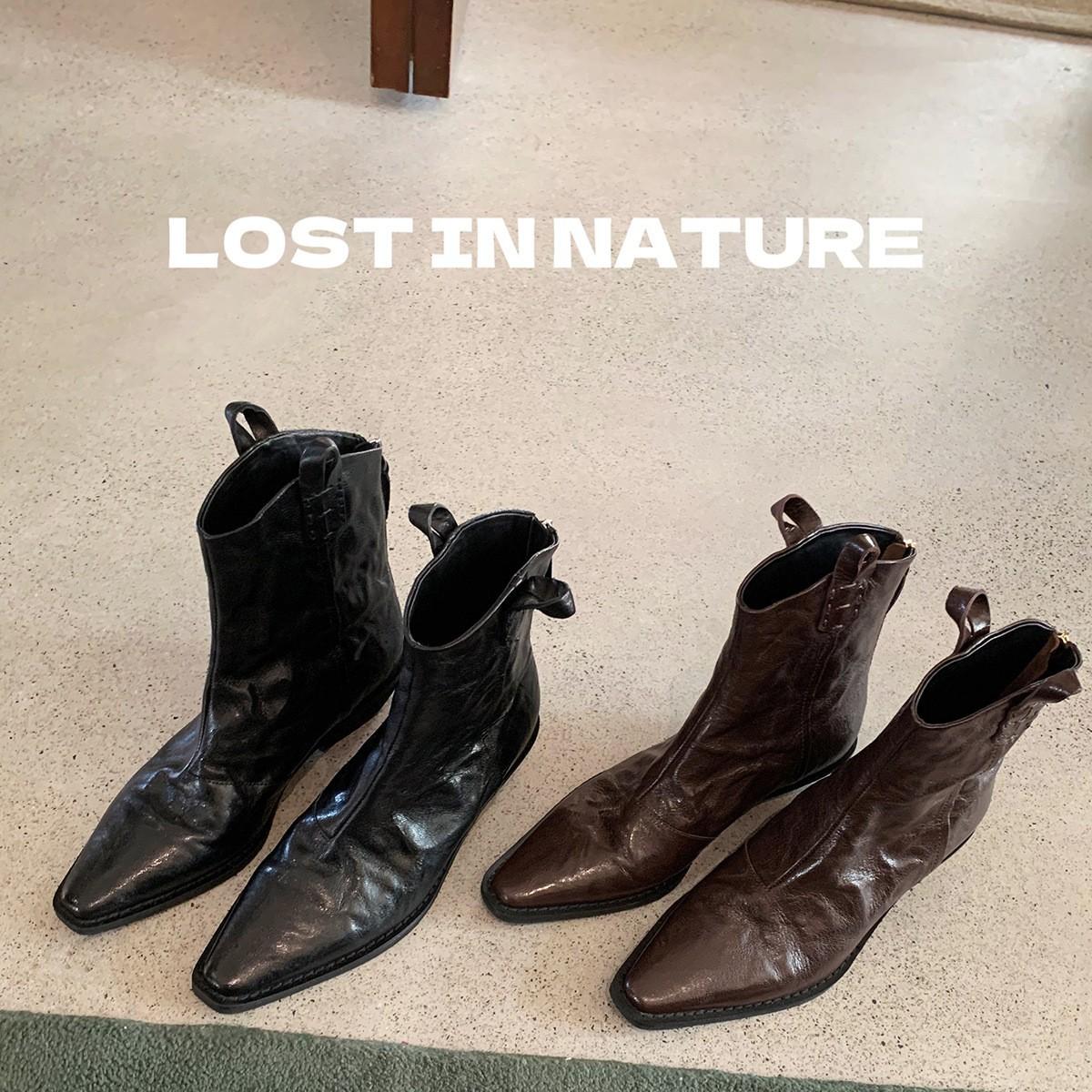 

In stock, the new London Holiday~ fashionable pointed V-mouth thin thick heel wrinkled western short boots women 35