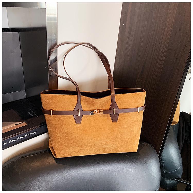 Chic Minimalist Retro Tote: Autumn/Winter High-End Shoulder Bag for Casual Work & Commute
