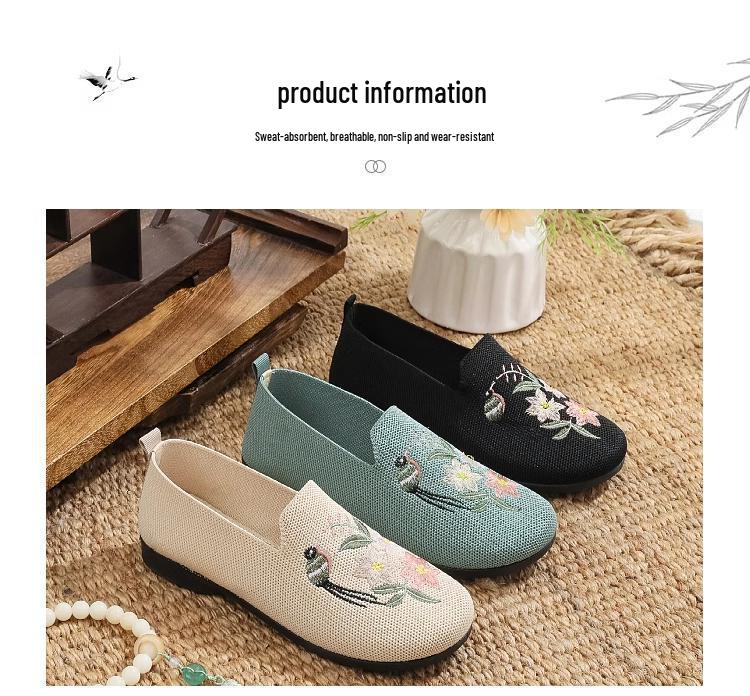 Beijing Style Women's Embroidered Cloth Shoes - Non-Slip, Lightweight, Breathable, Fly-Knit Sole for Middle-Aged and Elderly.