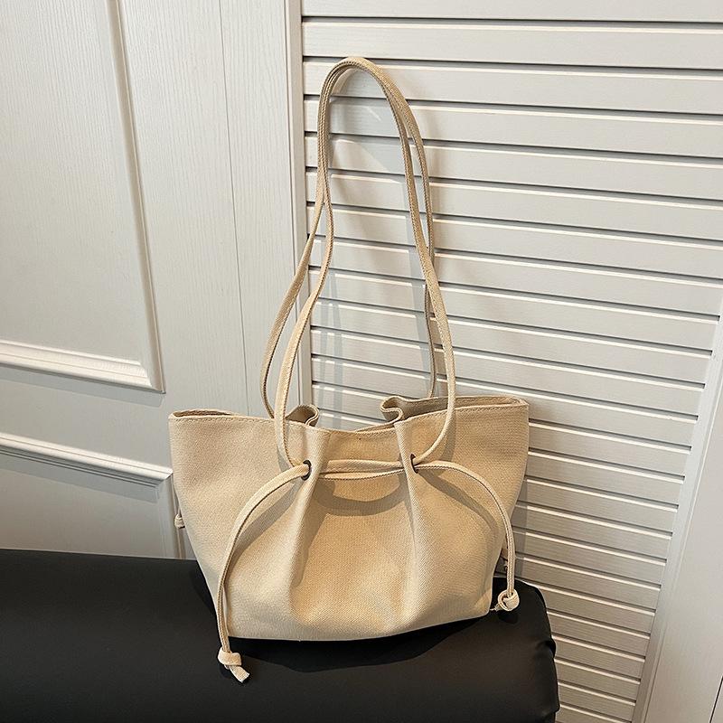 

Новая женская сумка-тоут большой вместимости, нишевый дизайн высокого класса, универсальная сумка-мессенджер через плечо для通勤 верблюд