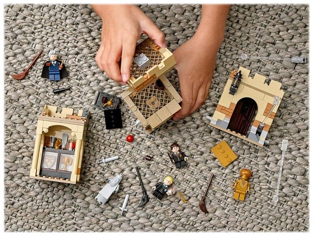 LEGO Harry Potter Constructor – Hogwarts: First Flying Lesson (76395)