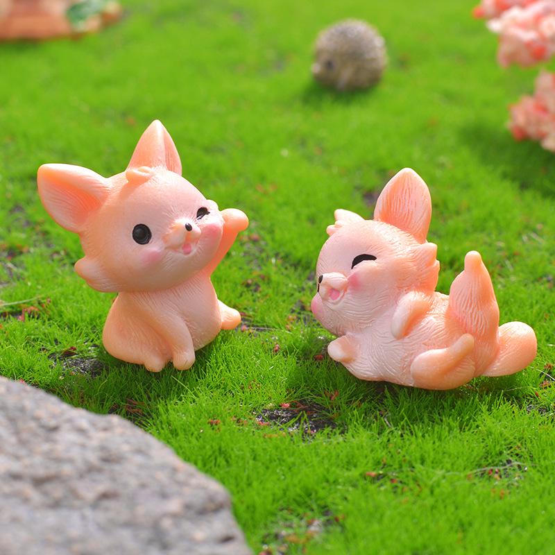 Miniature Fox Figurine for Garden Landscaping, Resin Animal Ornament, Cartoon-Style Decor.