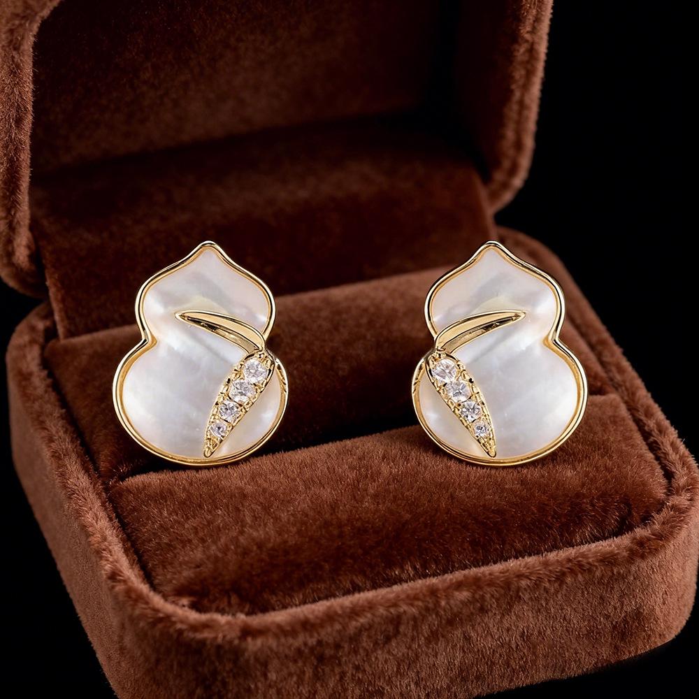 Lucky White Mother-of-Pearl Gourd Earrings with Rhinestones, Personalized Design, High-End Elegant Studs